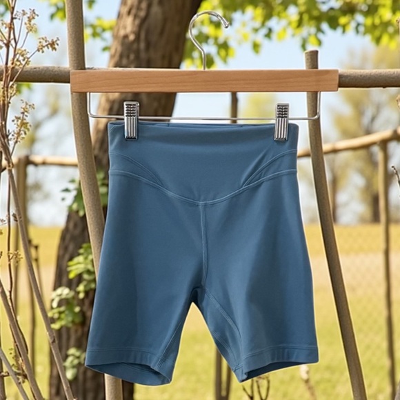 Women’s Lululemon Blue Biker Shorts! Size 0! - Picture 1 of 8